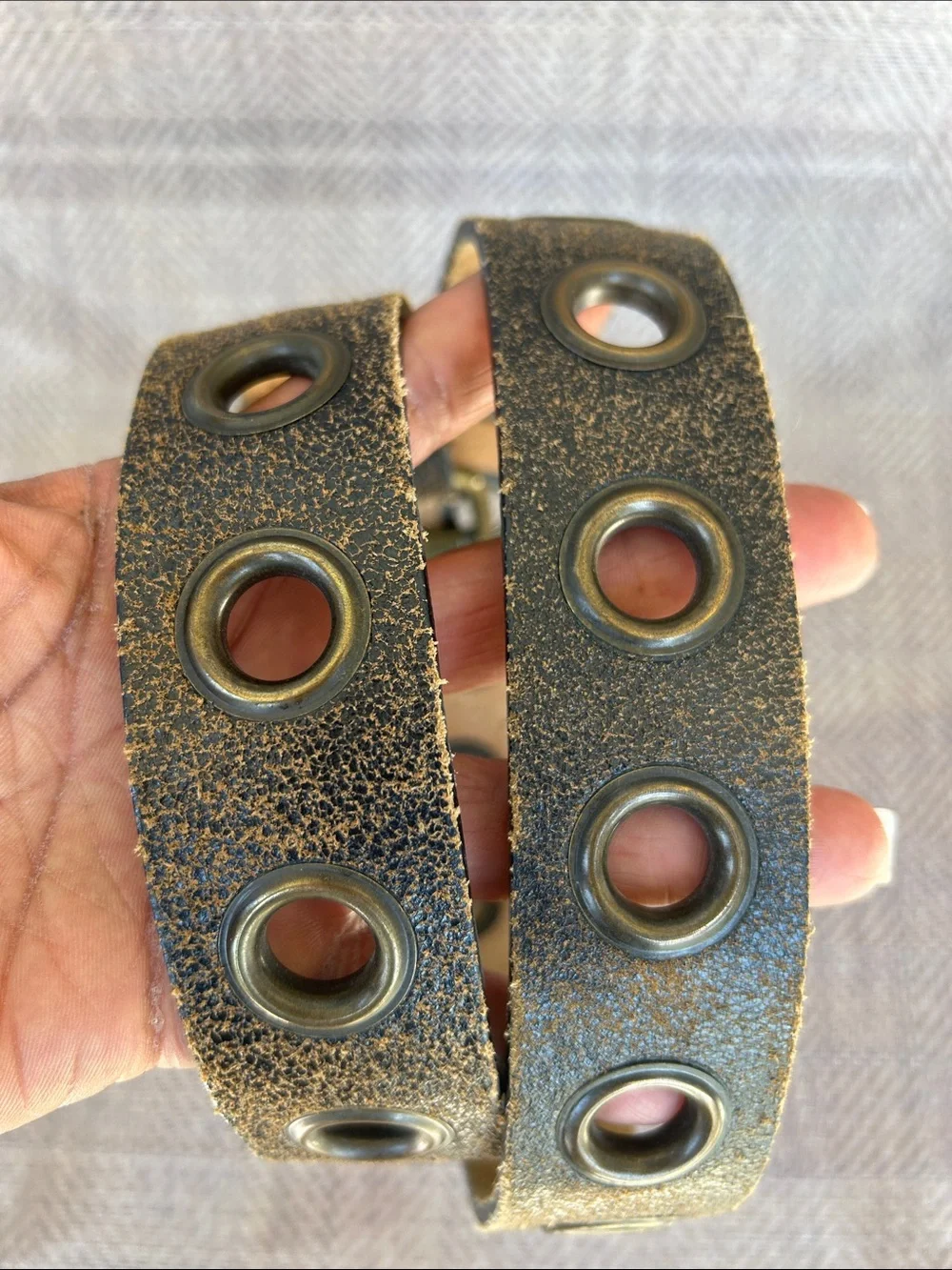 Women’s Vintage Distressed brown/tan Leather Grommet Belt. Size Small.